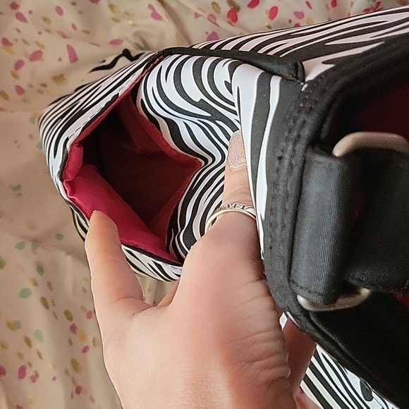 Large Carter zebra print diaper bag - Picture 7 of 11